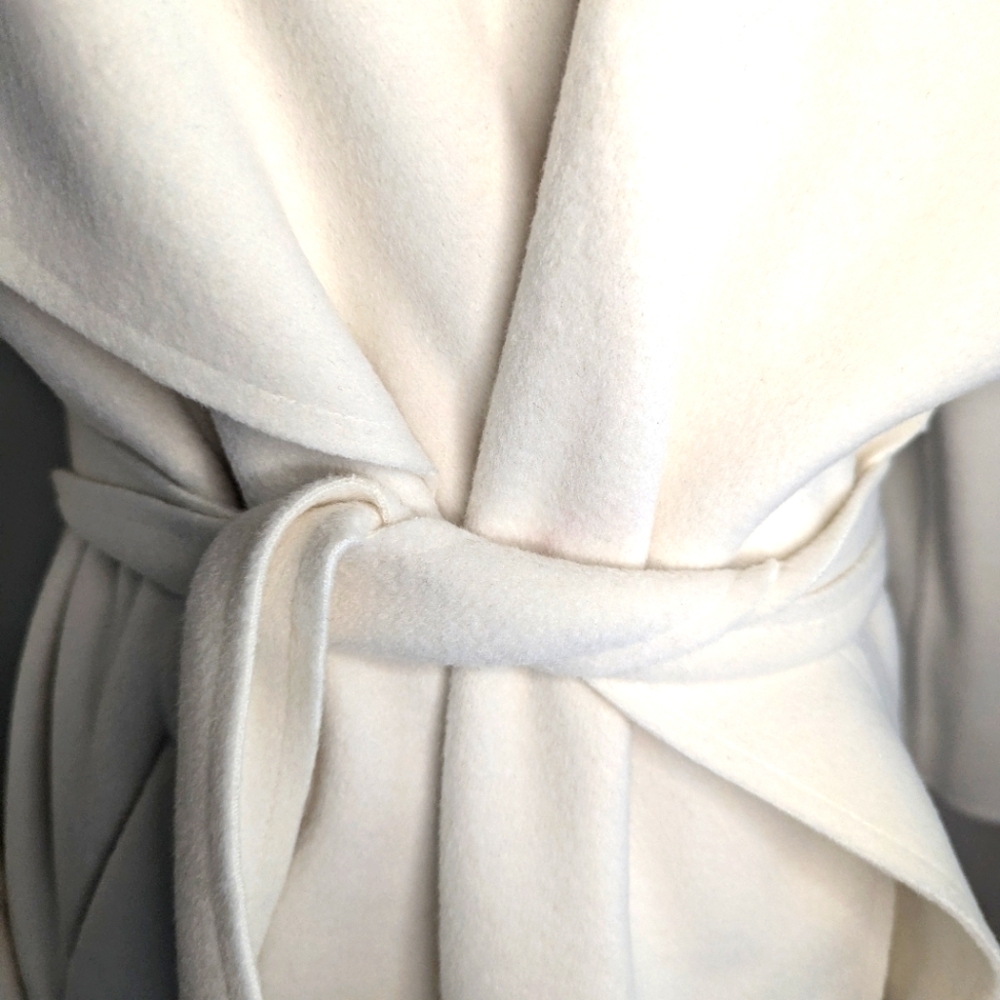 🎀 Winter Coat 🎀 white wrapped coat with belt - Picture 4 of 13